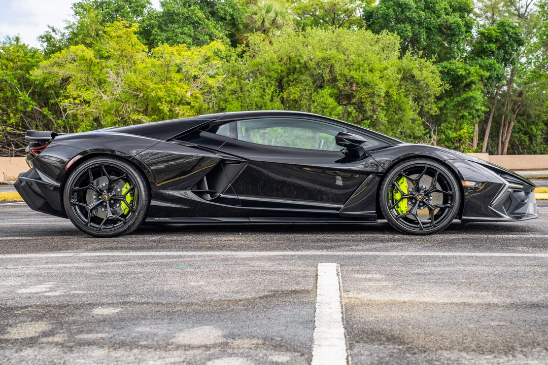 2024 Lamborghini Revuelto - Image 6 of 31