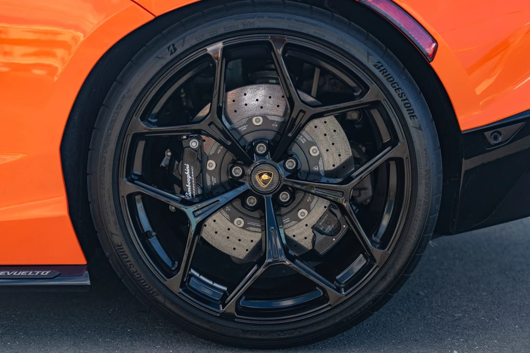 2024 Lamborghini Revuelto - Image 28 of 31