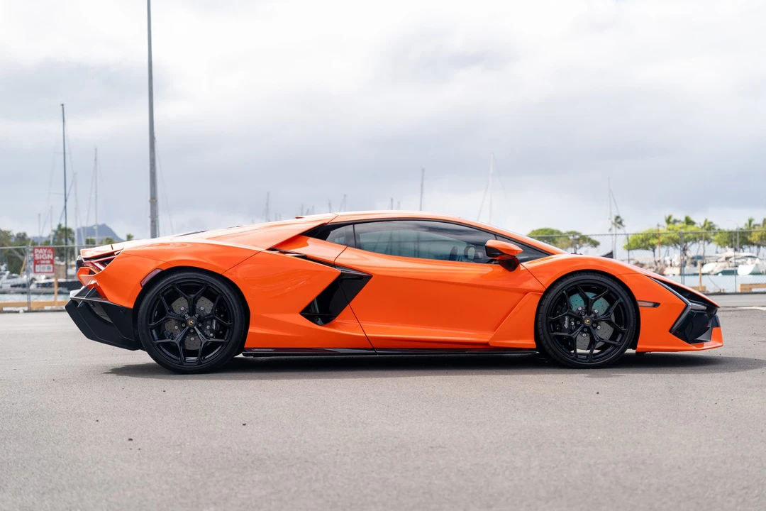 2024 Lamborghini Revuelto - Image 8 of 31