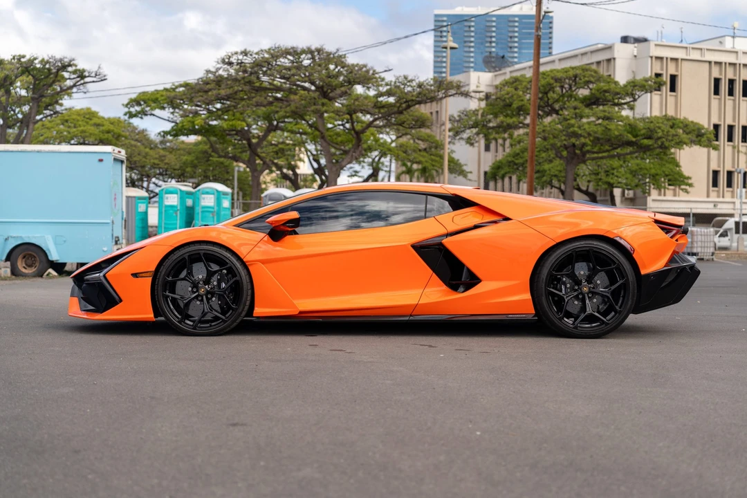 2024 Lamborghini Revuelto - Image 12 of 31