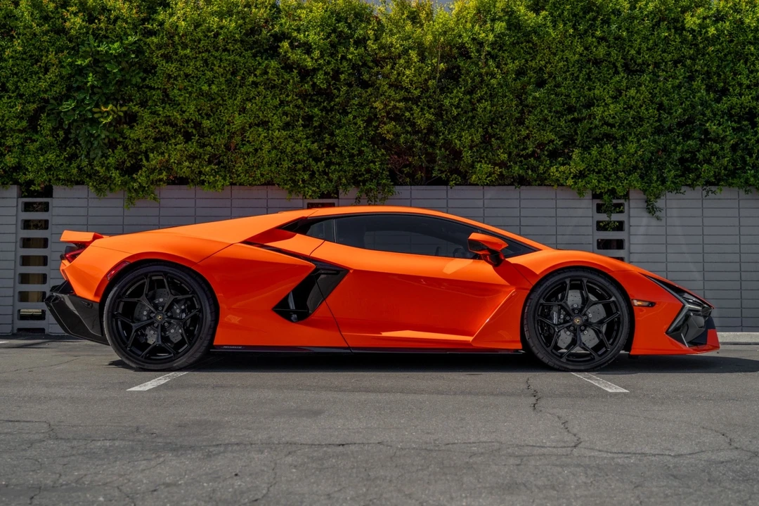 2024 Lamborghini Revuelto - Image 8 of 12
