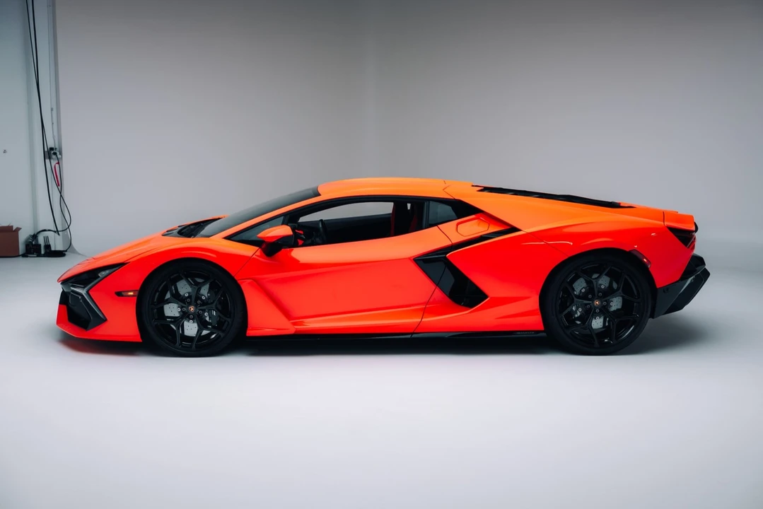 2024 Lamborghini Revuelto - Image 17 of 21