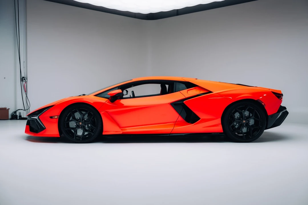2024 Lamborghini Revuelto - Image 16 of 21
