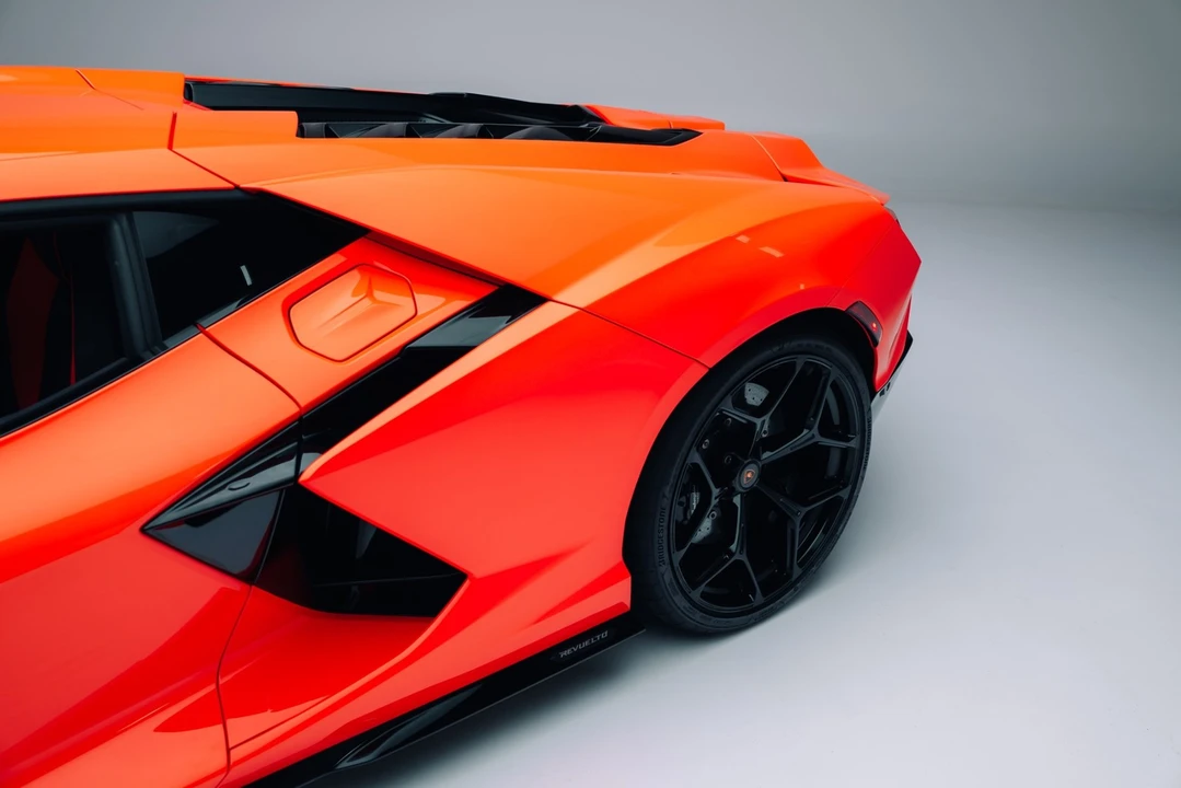 2024 Lamborghini Revuelto - Image 19 of 21
