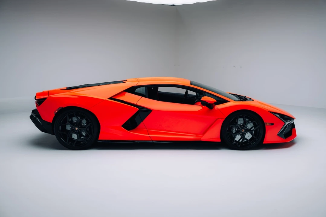 2024 Lamborghini Revuelto - Image 18 of 21