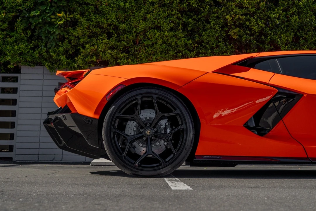 2024 Lamborghini Revuelto - Image 9 of 12