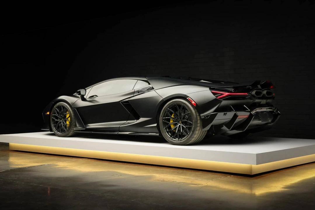 2024 Lamborghini Revuelto - Image 13 of 31