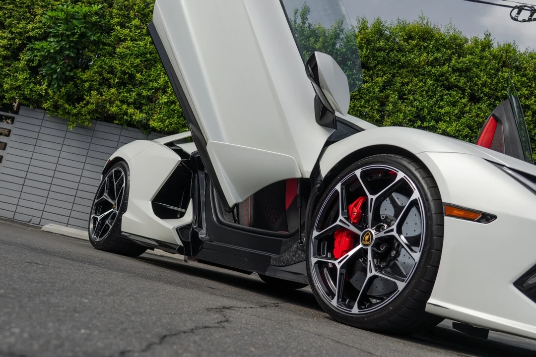 2024 Lamborghini Revuelto - Image 15 of 21