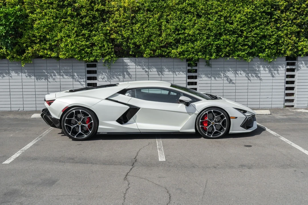 2024 Lamborghini Revuelto - Image 8 of 21