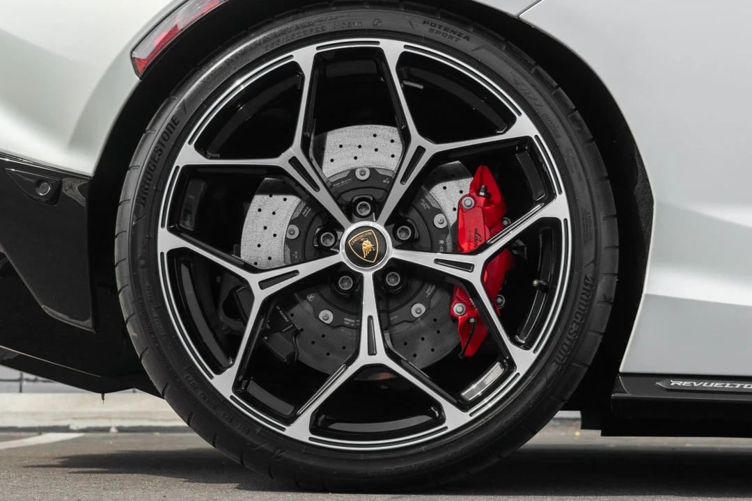 2024 Lamborghini Revuelto - Image 12 of 21