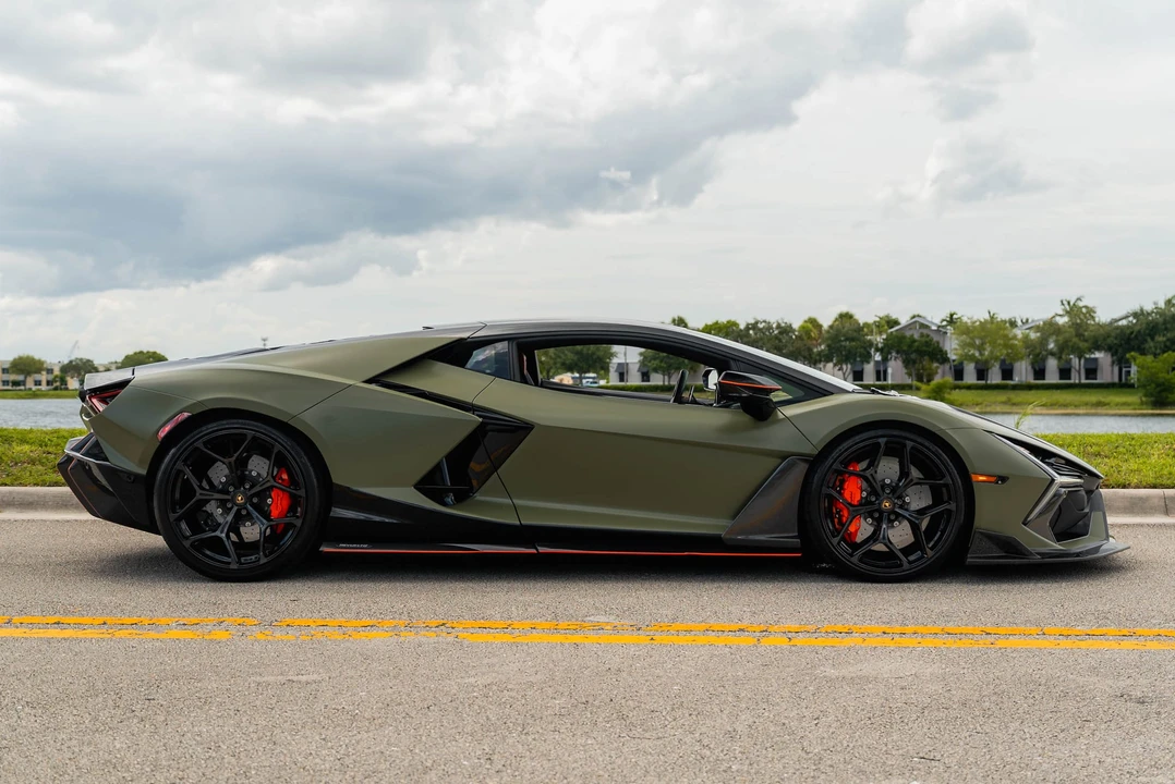 2024 Lamborghini Revuelto - Image 5 of 31