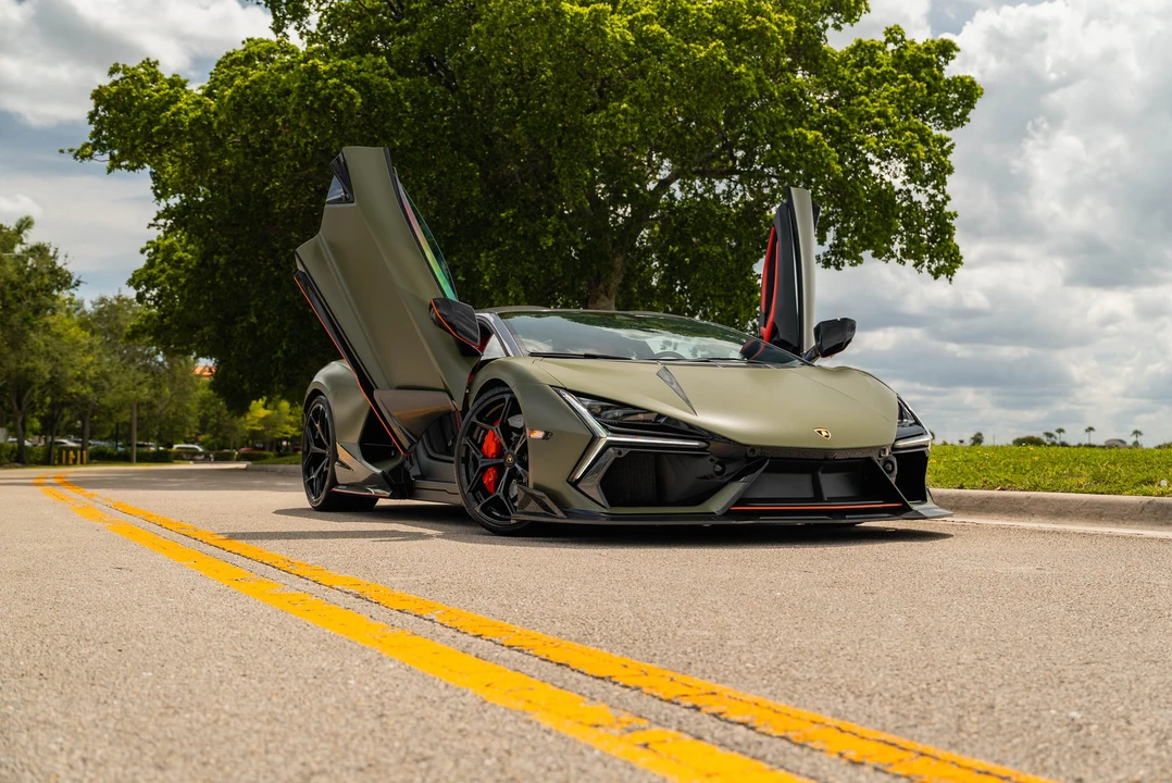 2024 Lamborghini Revuelto - Image 9 of 31