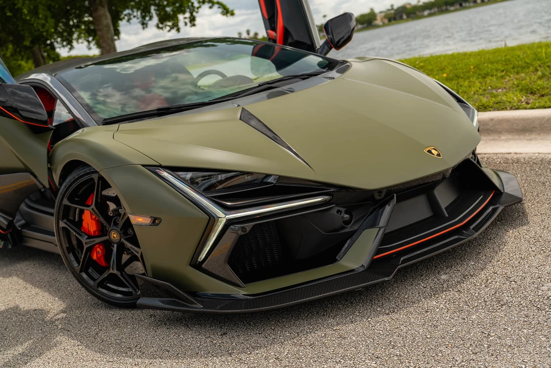 2024 Lamborghini Revuelto - Image 17 of 31