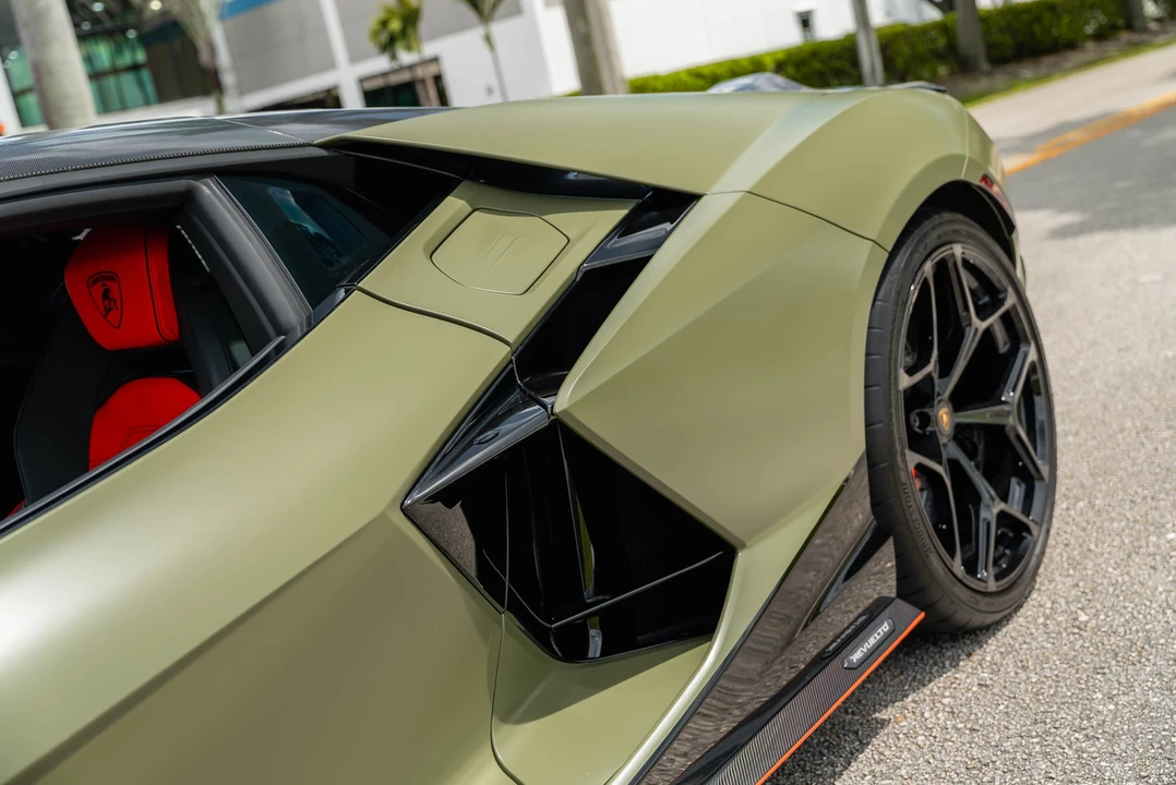 2024 Lamborghini Revuelto - Image 27 of 31