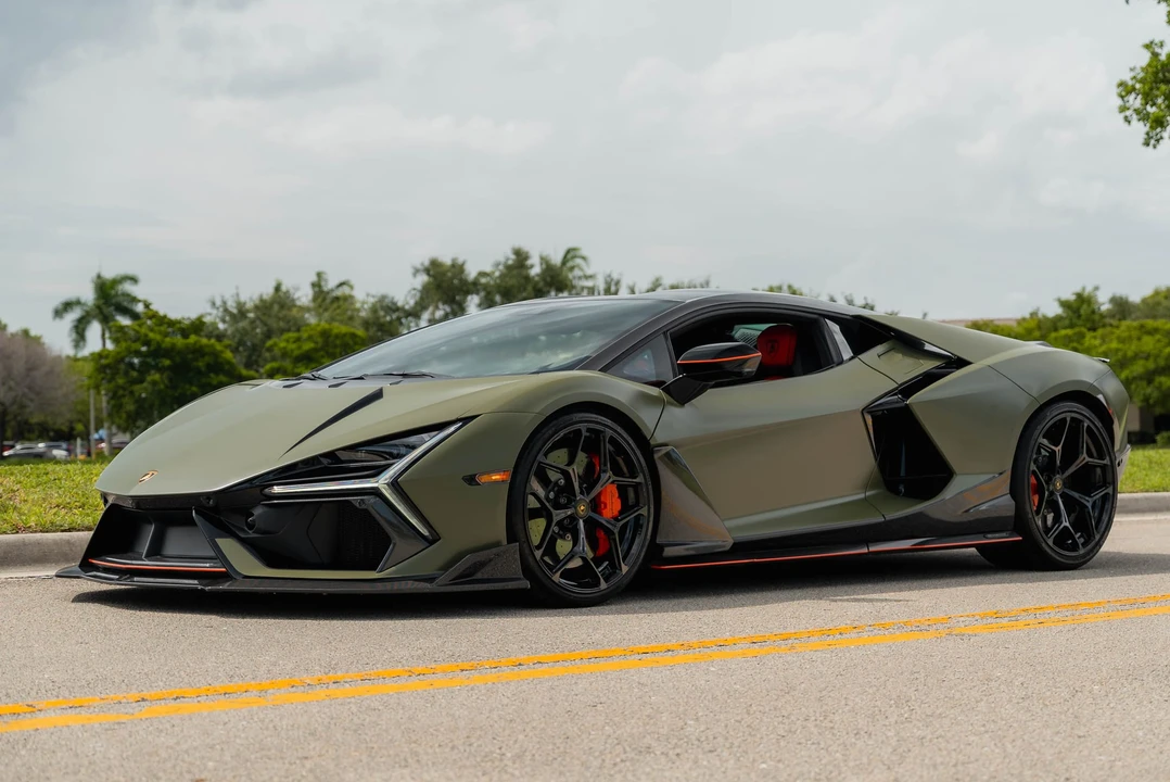 2024 Lamborghini Revuelto - Image 2 of 31
