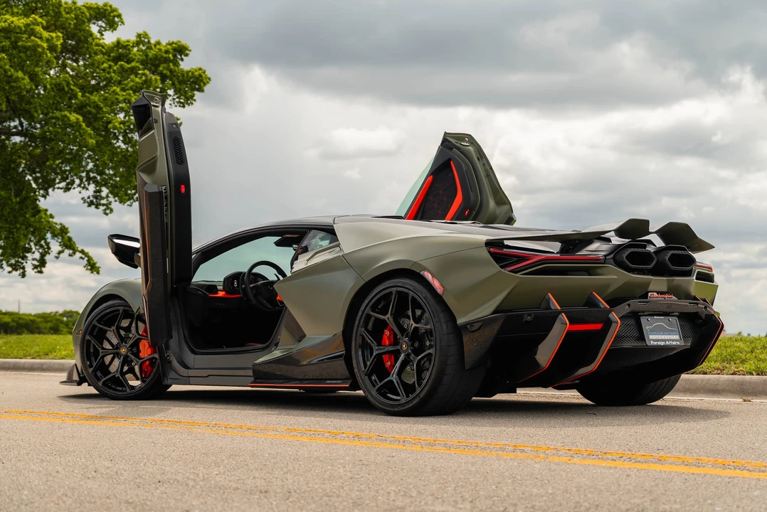 2024 Lamborghini Revuelto - Image 16 of 31