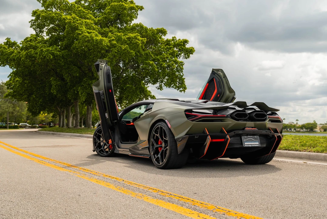 2024 Lamborghini Revuelto - Image 15 of 31