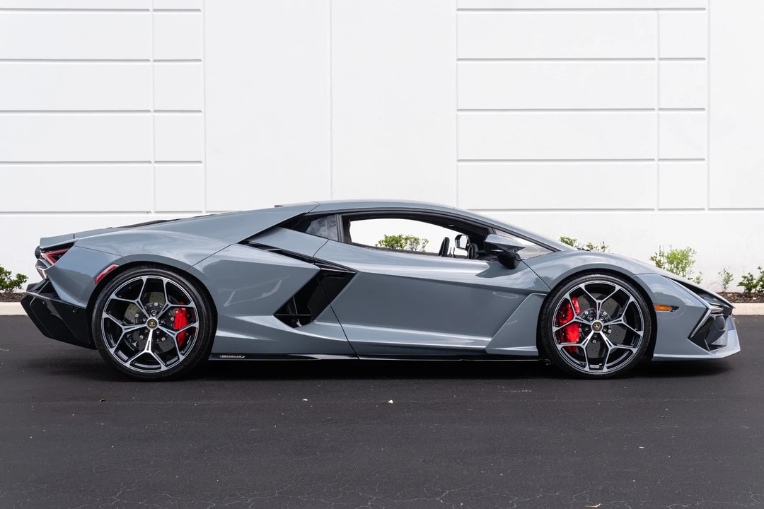 2024 Lamborghini Revuelto - Image 17 of 31