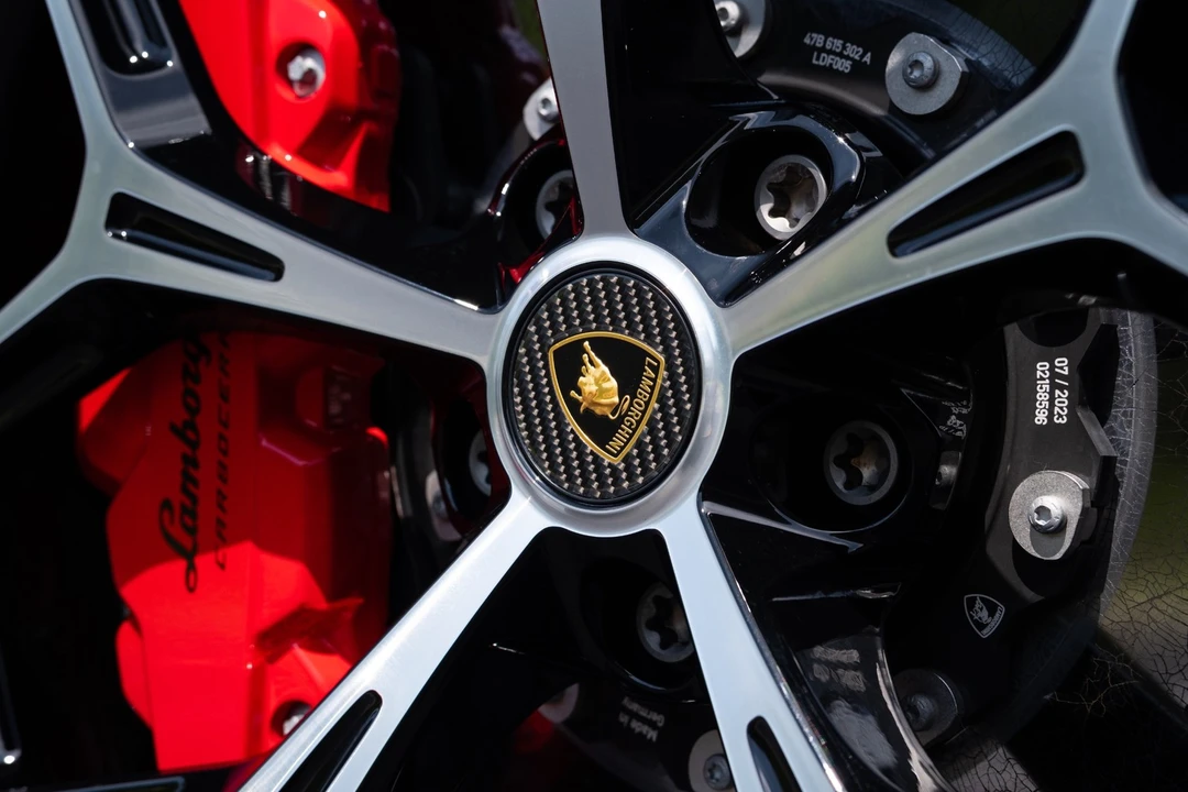 2024 Lamborghini Revuelto - Image 11 of 31