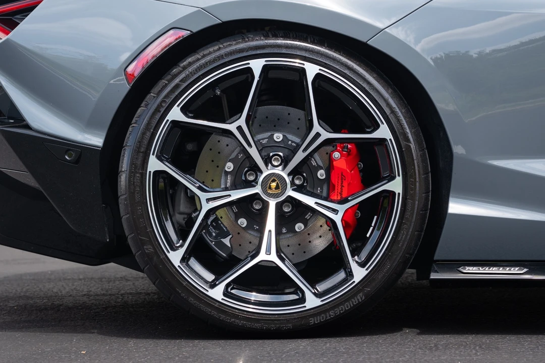 2024 Lamborghini Revuelto - Image 23 of 31