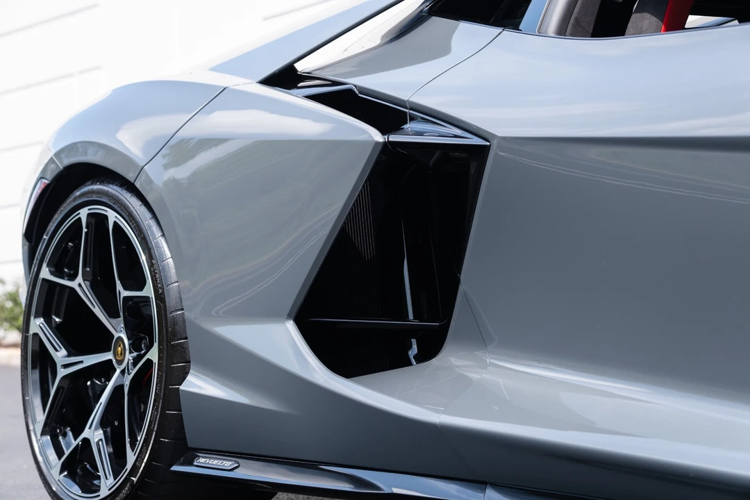 2024 Lamborghini Revuelto - Image 18 of 31