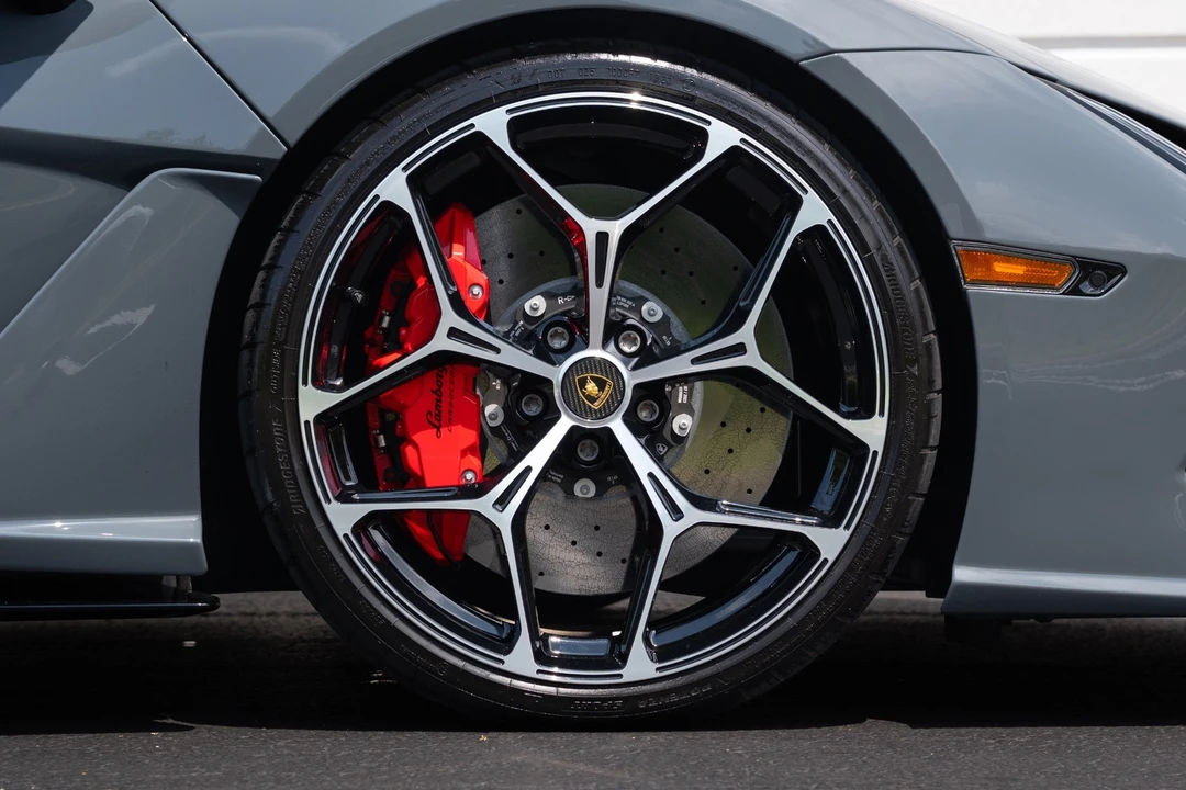 2024 Lamborghini Revuelto - Image 9 of 31
