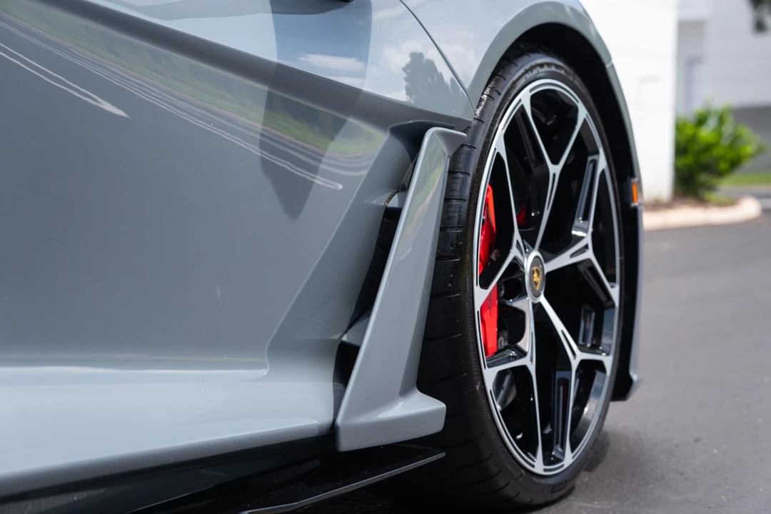2024 Lamborghini Revuelto - Image 21 of 31