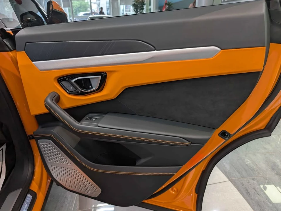 2024 Lamborghini Urus SE - Image 15 of 19