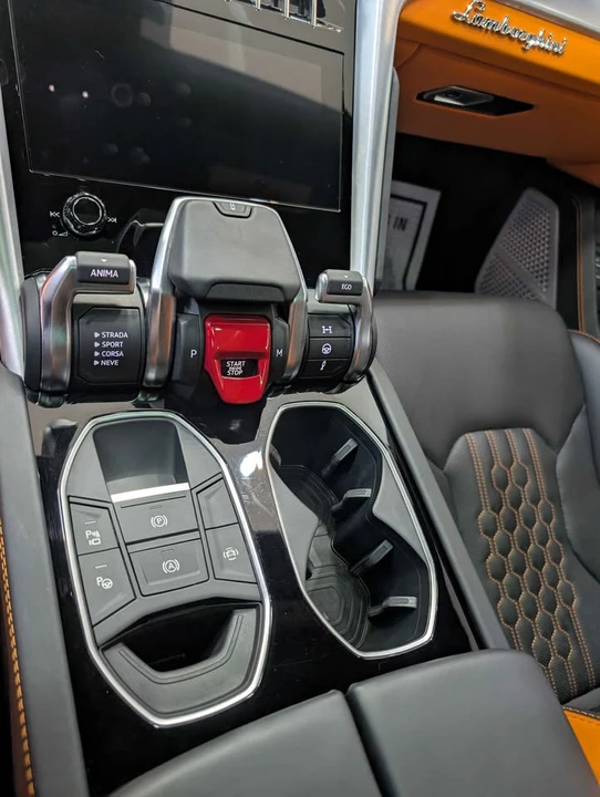 2024 Lamborghini Urus SE - Image 16 of 19