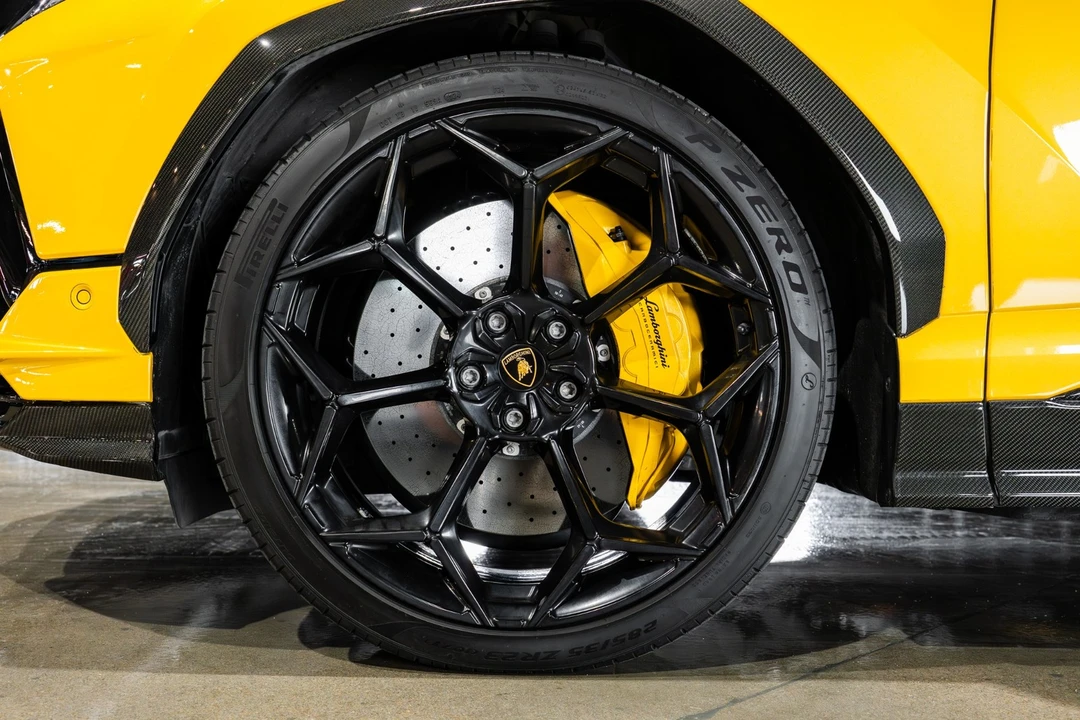 2024 Lamborghini Urus Performante - Image 16 of 31