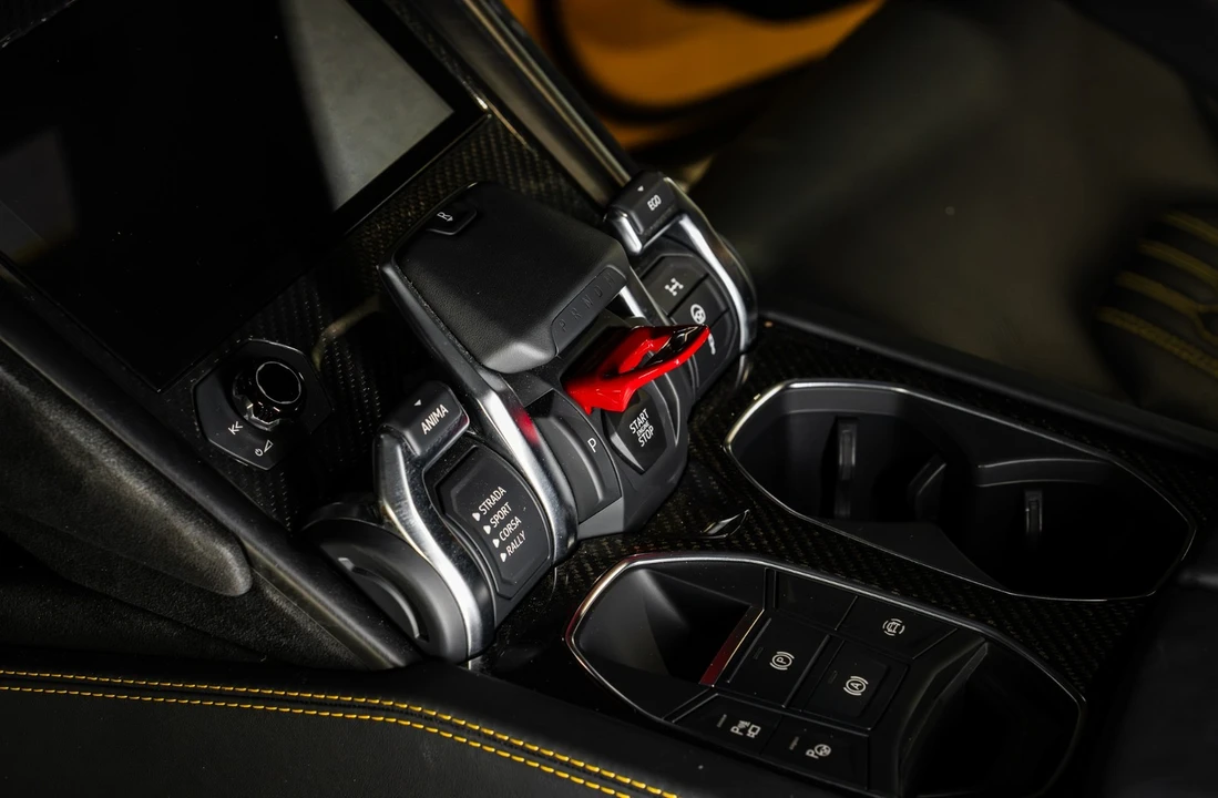 2024 Lamborghini Urus Performante - Image 21 of 31