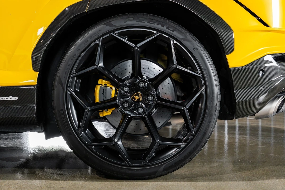 2024 Lamborghini Urus Performante - Image 15 of 31