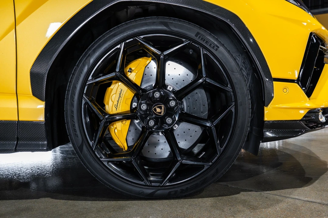 2024 Lamborghini Urus Performante - Image 14 of 31