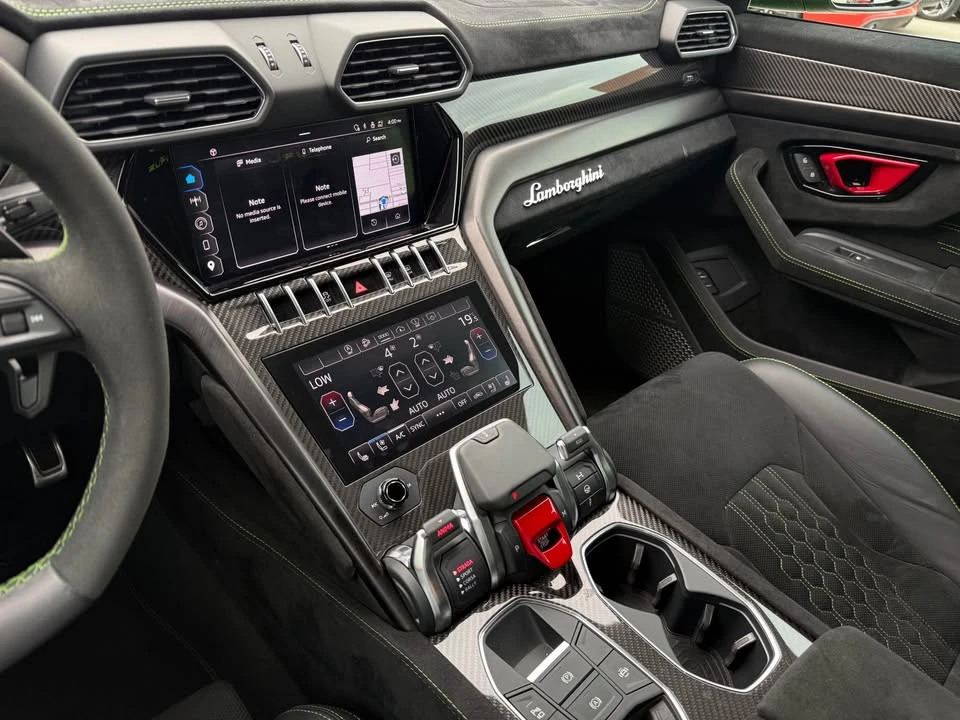 2024 Lamborghini Urus SE - Image 12 of 19