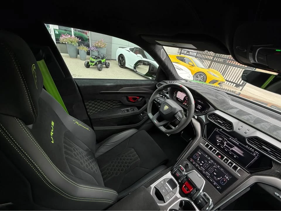 2024 Lamborghini Urus SE - Image 17 of 19