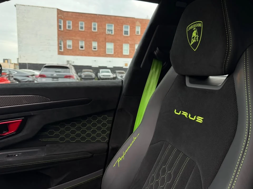 2024 Lamborghini Urus SE - Image 16 of 19