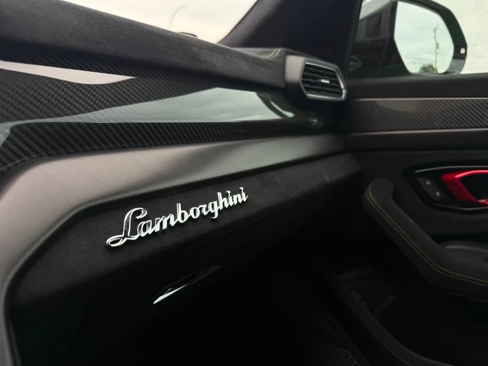 2024 Lamborghini Urus SE - Image 15 of 19