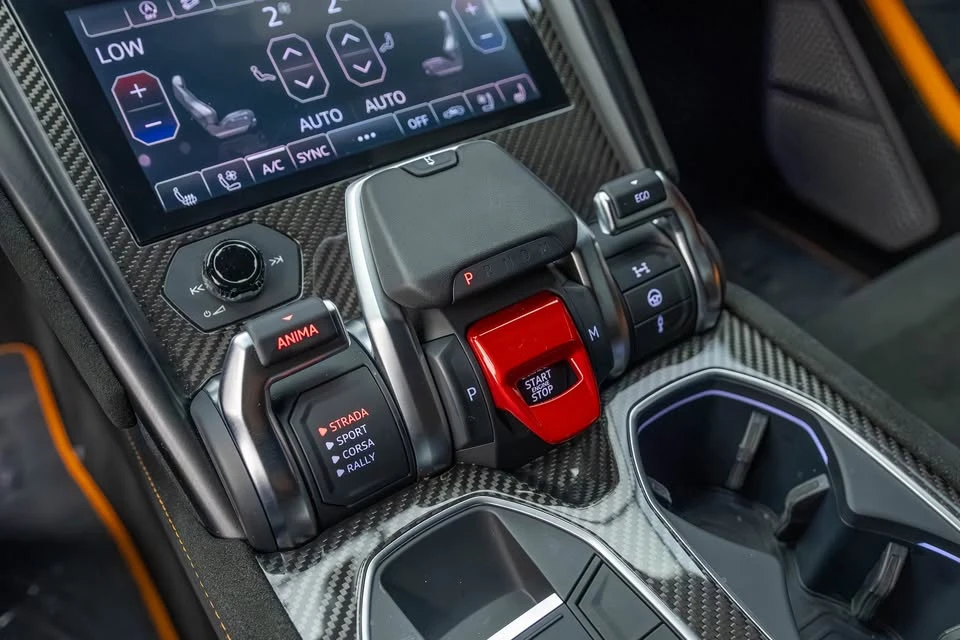 2024 Lamborghini Urus SE - Image 16 of 20