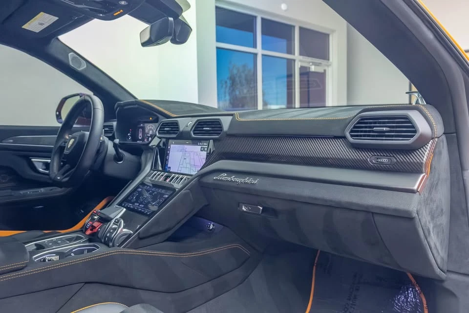 2024 Lamborghini Urus SE - Image 17 of 20