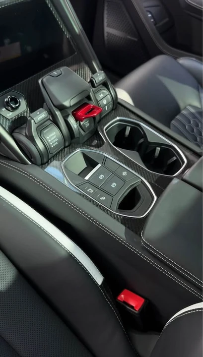 2024 Lamborghini Urus SE - Image 2 of 3