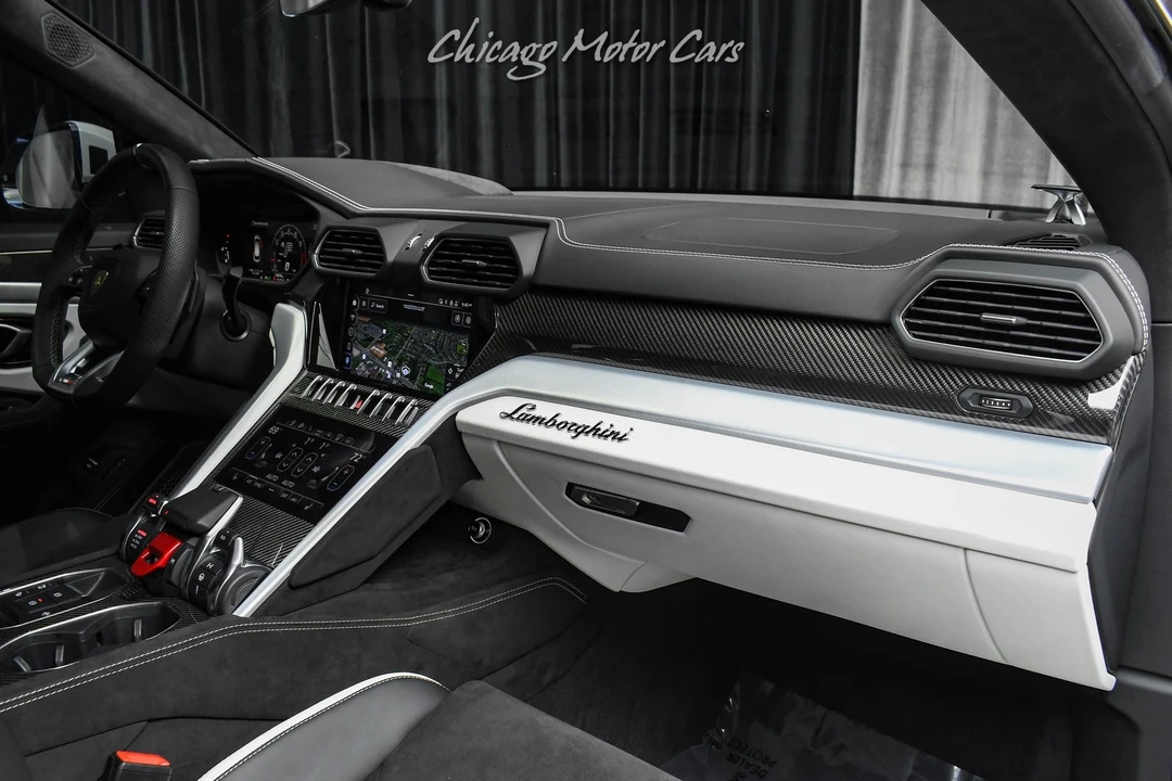 2024 Lamborghini Urus SE - Image 24 of 31