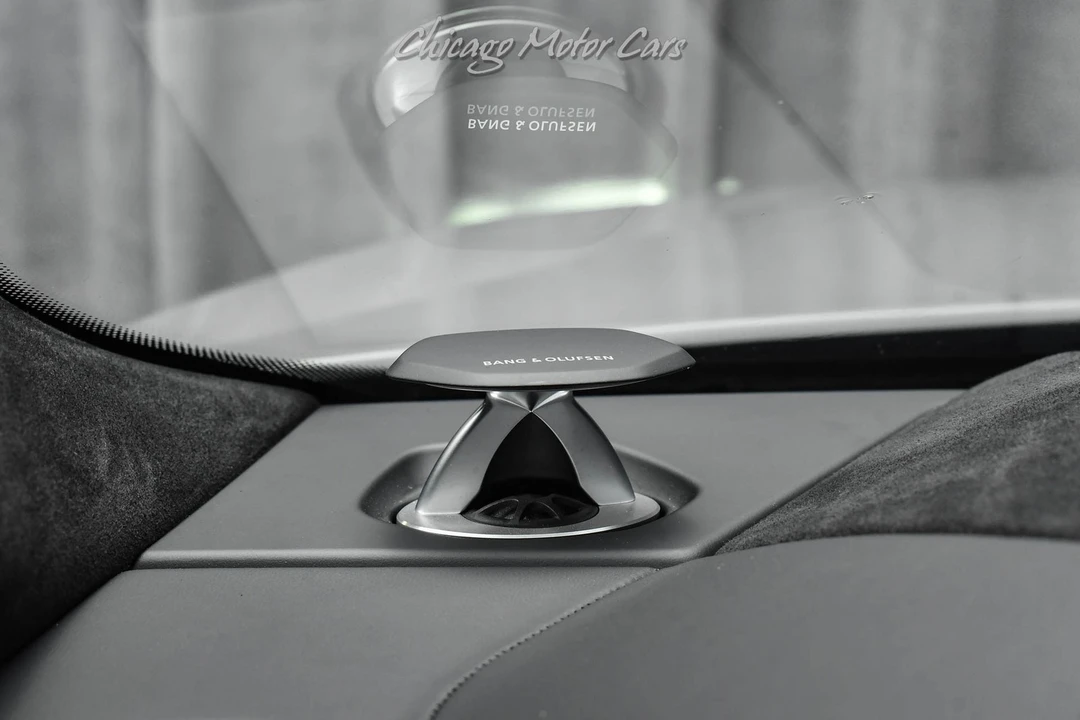 2024 Lamborghini Urus SE - Image 10 of 31