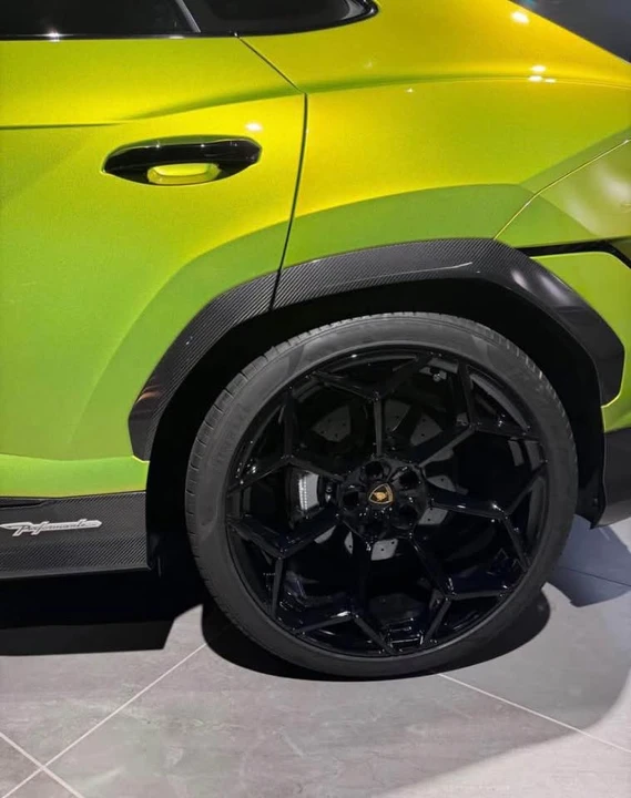 2024 Lamborghini Urus Performante - Image 6 of 9