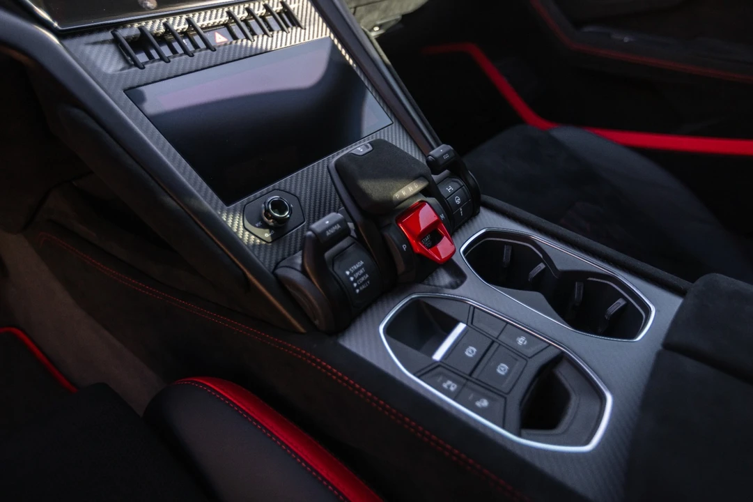 2024 Lamborghini Urus Performante - Image 26 of 31