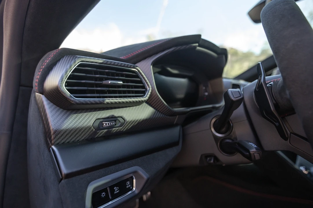 2024 Lamborghini Urus Performante - Image 23 of 31