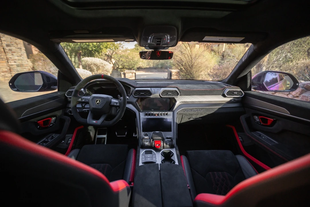 2024 Lamborghini Urus Performante - Image 28 of 31