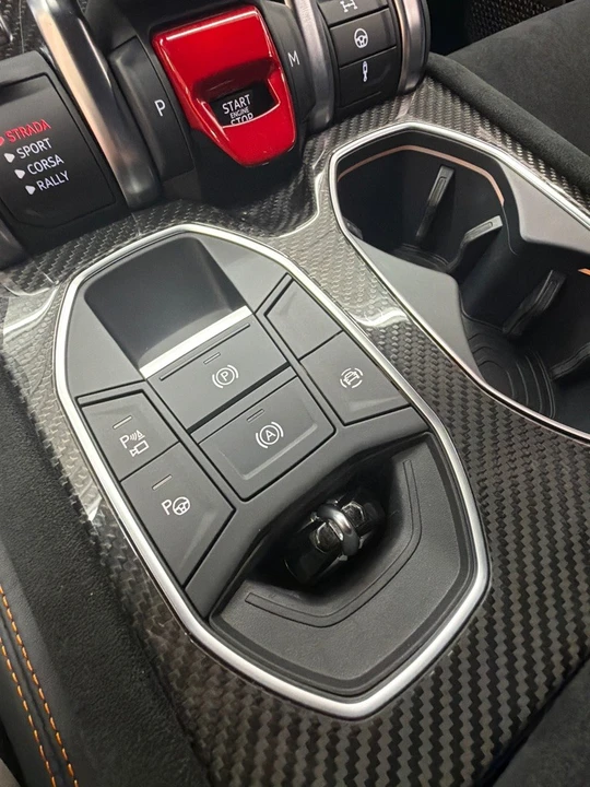2024 Lamborghini Urus Performante - Image 18 of 31