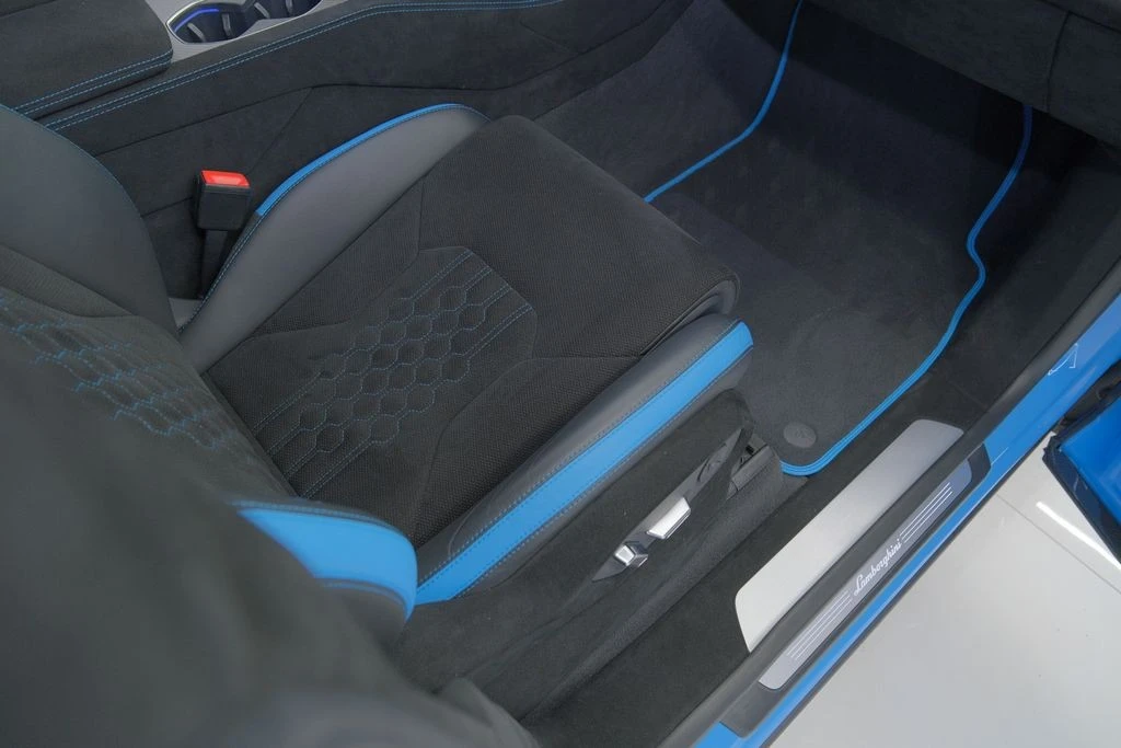 2024 Lamborghini Urus Performante - Image 25 of 31