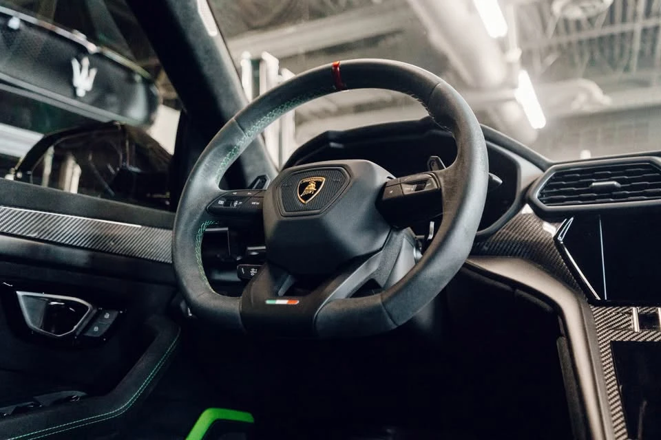 2024 Lamborghini Urus Performante - Image 17 of 20