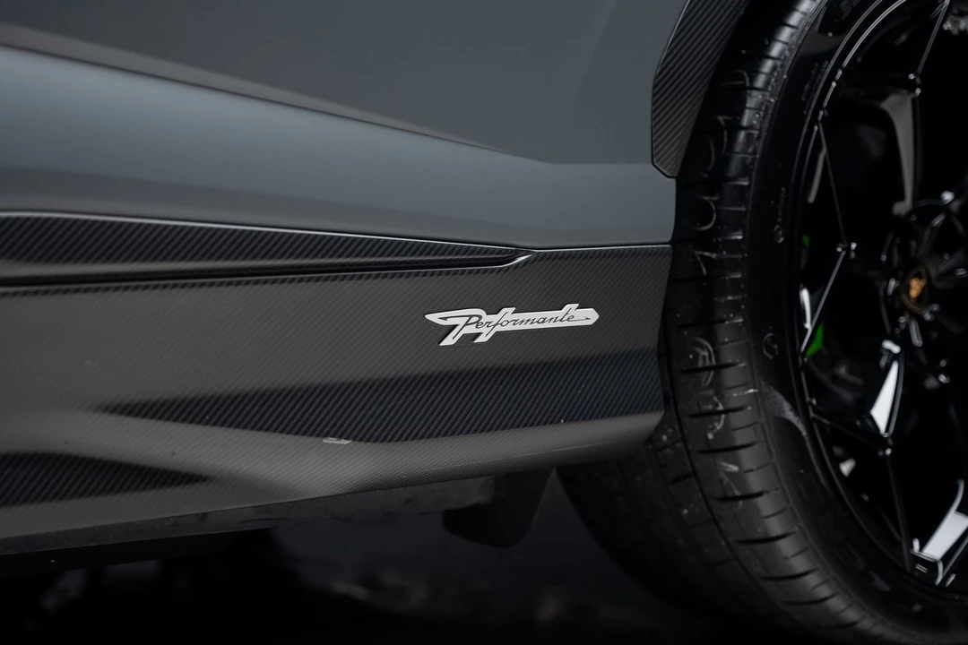 2024 Lamborghini Urus Performante - Image 27 of 31